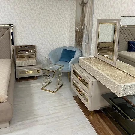 The Royal Fame - Modern With Balcony & Panoramic View *