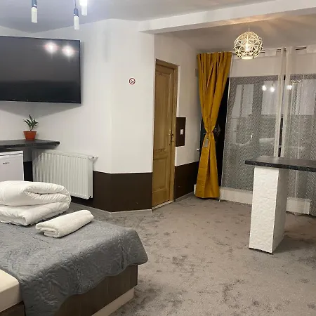 The Royal Fame - Modern With Balcony & Panoramic View Craiova