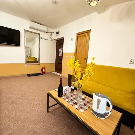 The Royal Fame - Modern With Balcony & Panoramic View Craiova