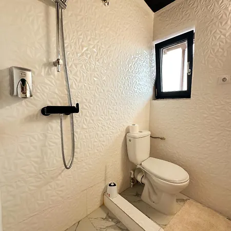 The Royal Fame - Modern With Balcony & Panoramic View Apartment Craiova