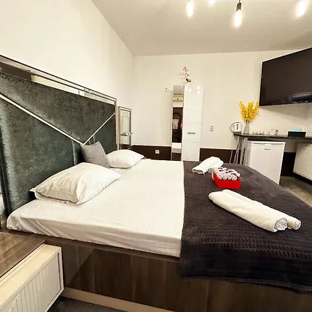 The Royal Fame - Modern With Balcony & Panoramic View Craiova