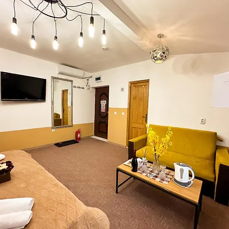 The Royal Fame - Modern With Balcony & Panoramic View