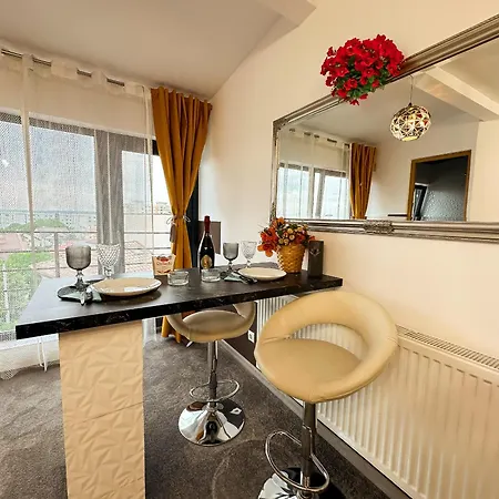 Apartment The Royal Fame - Modern With Balcony & Panoramic View Craiova