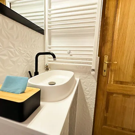 The Royal Fame - Modern With Balcony & Panoramic View Craiova