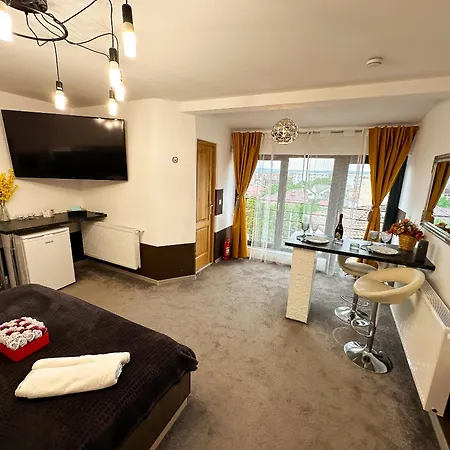 The Royal Fame - Modern With Balcony & Panoramic View * Craiova