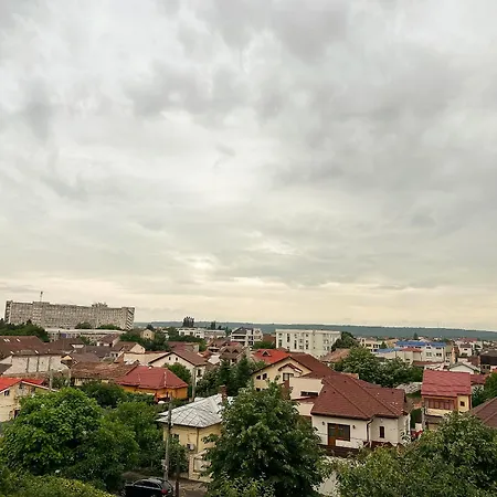 The Royal Fame - Modern With Balcony & Panoramic View Apartment