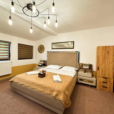 The Royal Fame - Modern With Balcony & Panoramic View Apartment Craiova