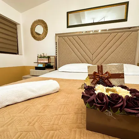 The Royal Fame - Modern With Balcony & Panoramic View