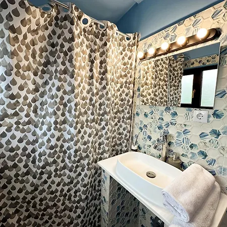 The Royal Fame - Modern With Balcony & Panoramic View * Craiova