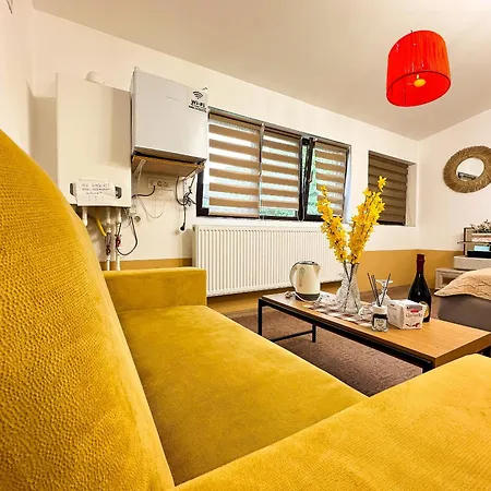 The Royal Fame - Modern With Balcony & Panoramic View