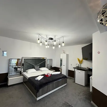 The Royal Fame - Modern With Balcony & Panoramic View Daire Craiova