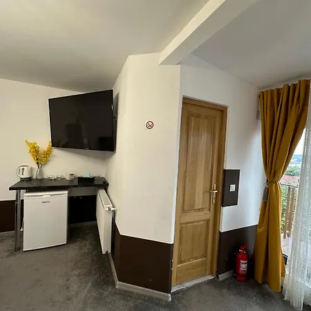 The Royal Fame - Modern With Balcony & Panoramic View *