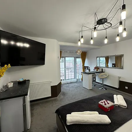 The Royal Fame - Modern With Balcony & Panoramic View Craiova