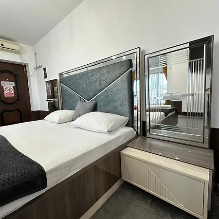 The Royal Fame - Modern With Balcony & Panoramic View * Craiova