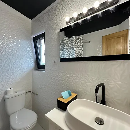 The Royal Fame - Modern With Balcony & Panoramic View * Craiova