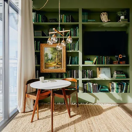 The Royal Fame - Modern With Balcony & Panoramic View Apartment Craiova