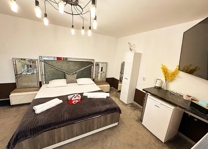 The Royal Fame - Modern With Balcony & Panoramic View Apartment Craiova