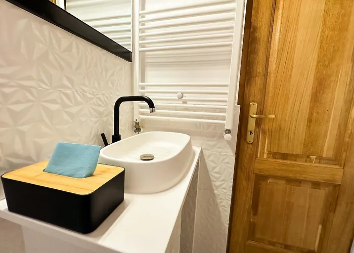 The Royal Fame - Modern With Balcony & Panoramic View Craiova