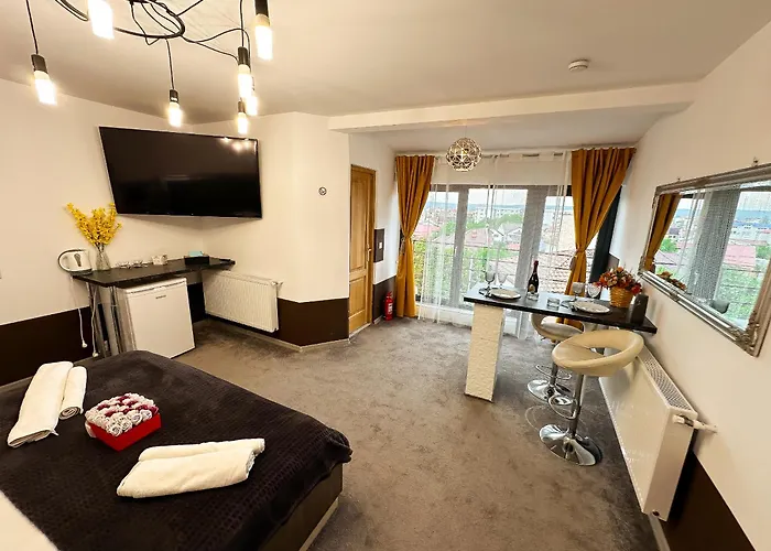 The Royal Fame - Modern With Balcony & Panoramic View * Craiova