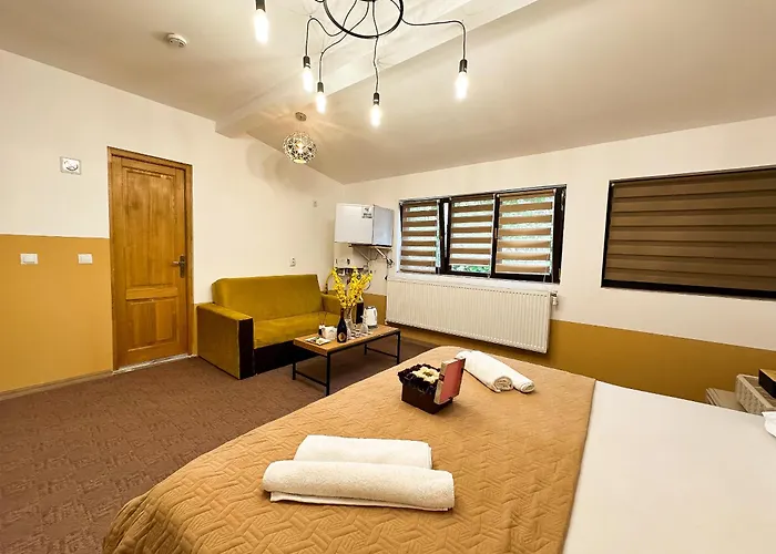 The Royal Fame - Modern With Balcony & Panoramic View