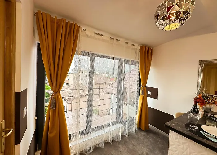 The Royal Fame - Modern With Balcony & Panoramic View Apartment *