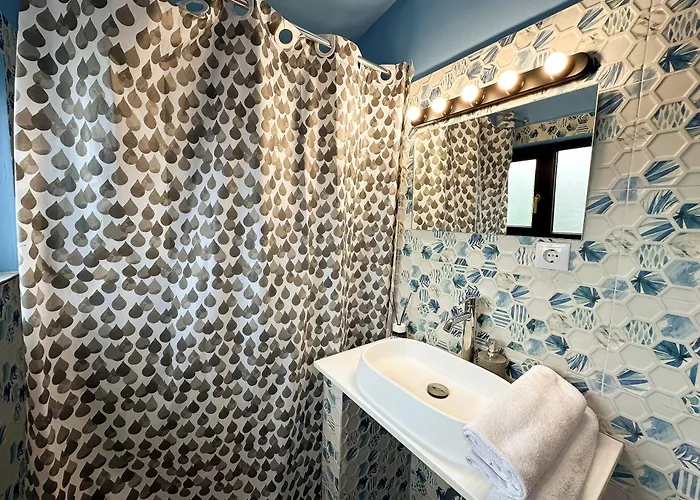 The Royal Fame - Modern With Balcony & Panoramic View * Craiova