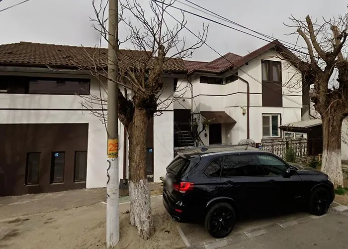 The Royal Fame - Modern With Balcony & Panoramic View