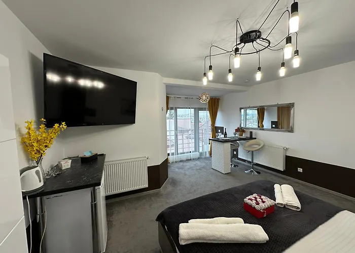 The Royal Fame - Modern With Balcony & Panoramic View Craiova