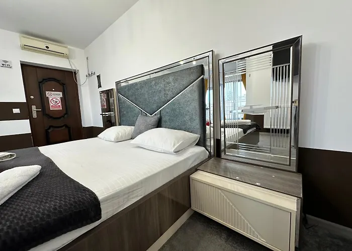 The Royal Fame - Modern With Balcony & Panoramic View * Craiova