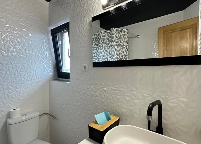 The Royal Fame - Modern With Balcony & Panoramic View * Craiova