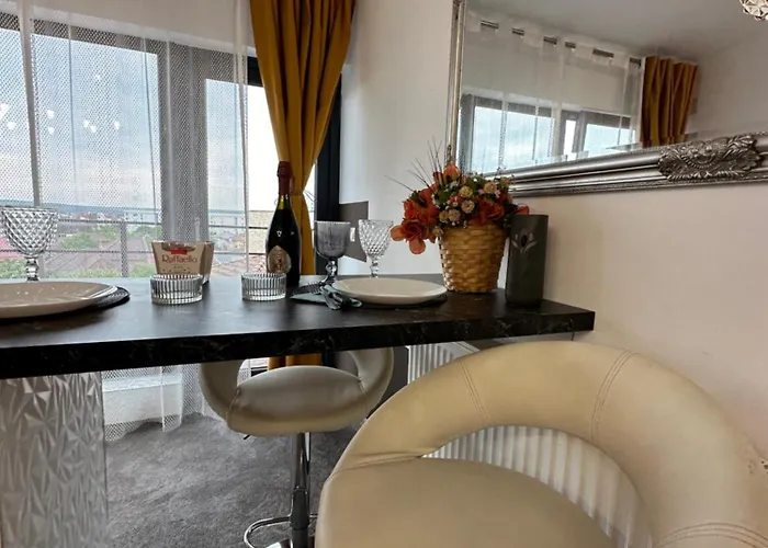 The Royal Fame - Modern With Balcony & Panoramic View Apartman